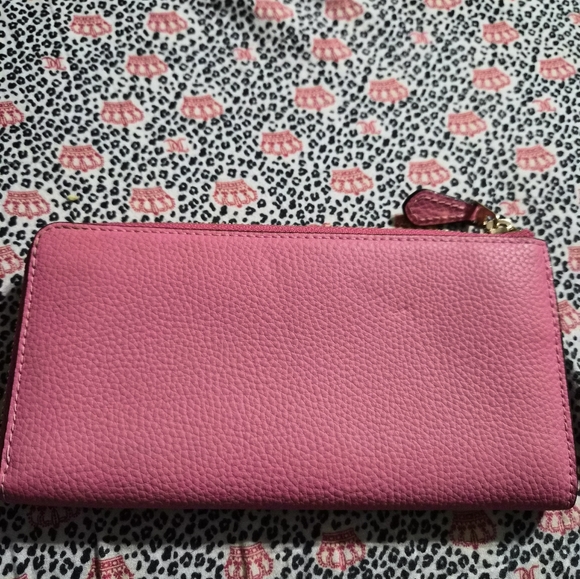 Coach - Picture 4 of 7